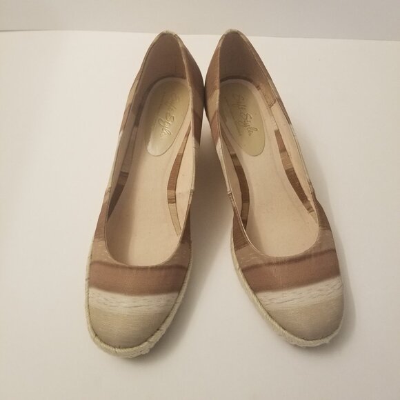 Soft Style Beige and Tan Stripe Espadrille Wedge Size 8.5W NWOT - Picture 1 of 6